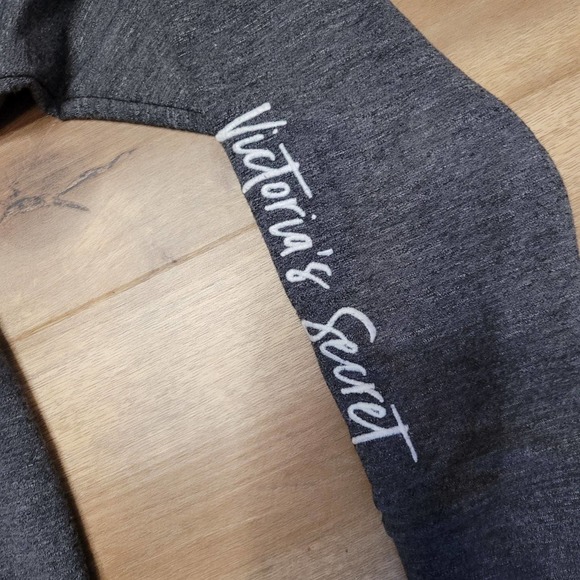 Victoria secret shirt - Picture 3 of 8